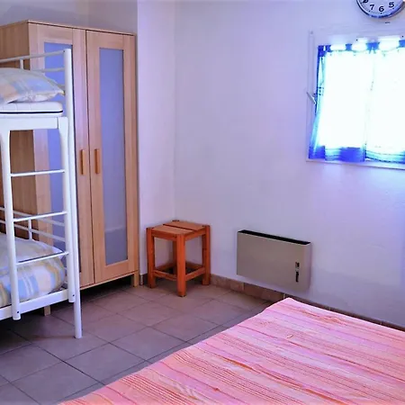 Duplex Avec Terrasse, 2 Chambres, Parking Privé à 2 Min De La - Fr-1-251-569 * Le Lavandou