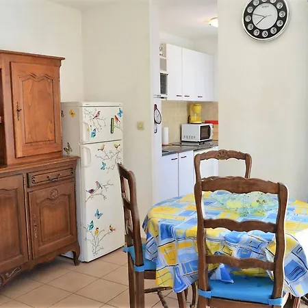 Duplex Avec Terrasse, 2 Chambres, Parking Privé à 2 Min De La - Fr-1-251-569 * Le Lavandou